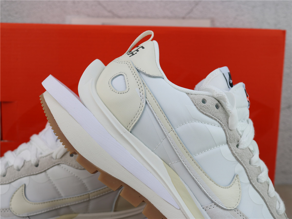 Sacai X Nike Vaporwaffle Sail Gum DD1875-100